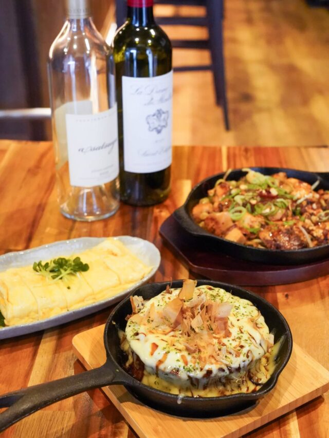 ＼ 加古川市民の推し店Vol.1✨進化系お好み焼き ／

加古川市民が選ぶ“リアルな推し店”として、街頭インタビューで名前が挙がった【 お好み焼き・鉄板バルORIGAMI( オリガミ ) 】✨
JR東加古川駅から徒歩約4分とアクセスも抜群です🚶‍♂️

お好み焼きと聞くと、刻んだキャベツをたっぷり混ぜた生地に、ソースやマヨネーズをかけた“あの定番ビジュアル”を思い浮かべる方も多いはず😋
しかし、こちらのお好み焼きはひと味もふた味も違います🍽️

チーズの海に溺れさせた“チーズフォンデュ風”や、“厚焼きパンケーキ風”など、想像の上をいくユニークなメニューがずらり😲
店主の遊び心あふれるお好み焼きを、お店の方とほどよい距離感で楽しめる「 カウンター鉄板スタイル 」で味わえるのも魅力です🔥

人気No.1は、『 天使のお好み焼き 』と名付けられた“スフレお好み焼き”です👼
トレンドの分厚いスフレパンケーキから着想を得た一品で、キャベツを普段より細かく刻み、さらに15～20分間しっかり蒸らすことで、ふわっふわの食感に仕上げているそうです🥞
お好み焼きなのに、パンケーキの製法と同じく、卵白を泡立てたメレンゲを使うのもポイントです🥚

トマト入りのさっぱりとしたお好み焼きに、とろけるチーズをたっぷりかけた『 豚とトマトのチーズフォンデュ風お好み焼き 』は、文句なしのSNS映えメニュー🧀
モッツァレラ・ゴーダ・チェダーの3種のチーズを使用しながらもくどくならないのは、白ワインや牛乳でフォンデュ風にのばしつつ、出汁をしっかり利かせているから🍷
ふんわり軽い食感のお好み焼きとの相性も抜群です✨

このほか、自家製あんを絡めたちょっぴり大人な『 麻婆焼きそば 』や、お箸で持てないほどとろっとろな『 鉄板deだし巻き 』など、思わずシェアしたくなる鉄板グルメがそろっています📸

ランチでもディナーでも、ユニークかつ本格的な創作鉄板焼料理を気軽に楽しめる【 お好み焼き・鉄板バル ORIGAMI 】🍳
店主との会話も楽しみながら、ここでしか味わえない一枚をぜひ堪能してみてください😊

🍽️ 【 お好み焼き・鉄板バルORIGAMI( オリガミ ) 】
兵庫県加古川市平岡町新在家2-268-6
営業時間 / ランチ 火～土11：30～14：00
ディナー 月～木 18：00～24：00、金・土 18：00～26：00
定休日 / 日曜日
🚗 加古川バイパス「 加古川東ランプ 」より車で約6分
🚃 JR「 東加古川 」より徒歩約4分
🅿 なし
@ t.bar.origami
- - - - - - - - - ✂ - - - - - - - - -

加古川市のおでかけスポットは
@tabitabi_kakogawa
プロフィールのURLからチェック ✅

- - - - - - - - - ✂ - - - - - - - - -

#たびたび加古川 #ORIGAMI  #加古川グルメ
#加古川市 #加古川ランチ